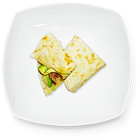 Quesadilla con guisado y aguacate